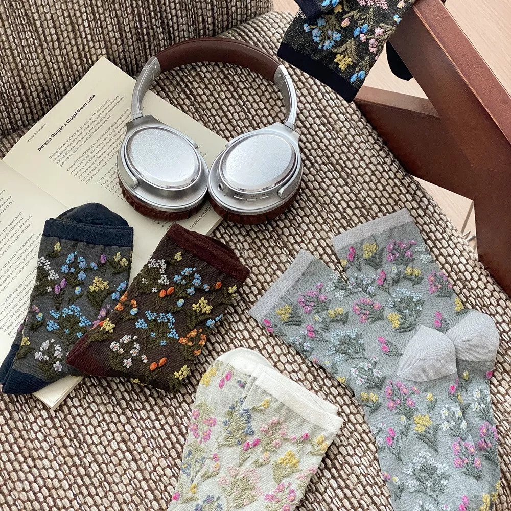 5 Pair Vintage Floral Embroidered Crew Socks, image 6
