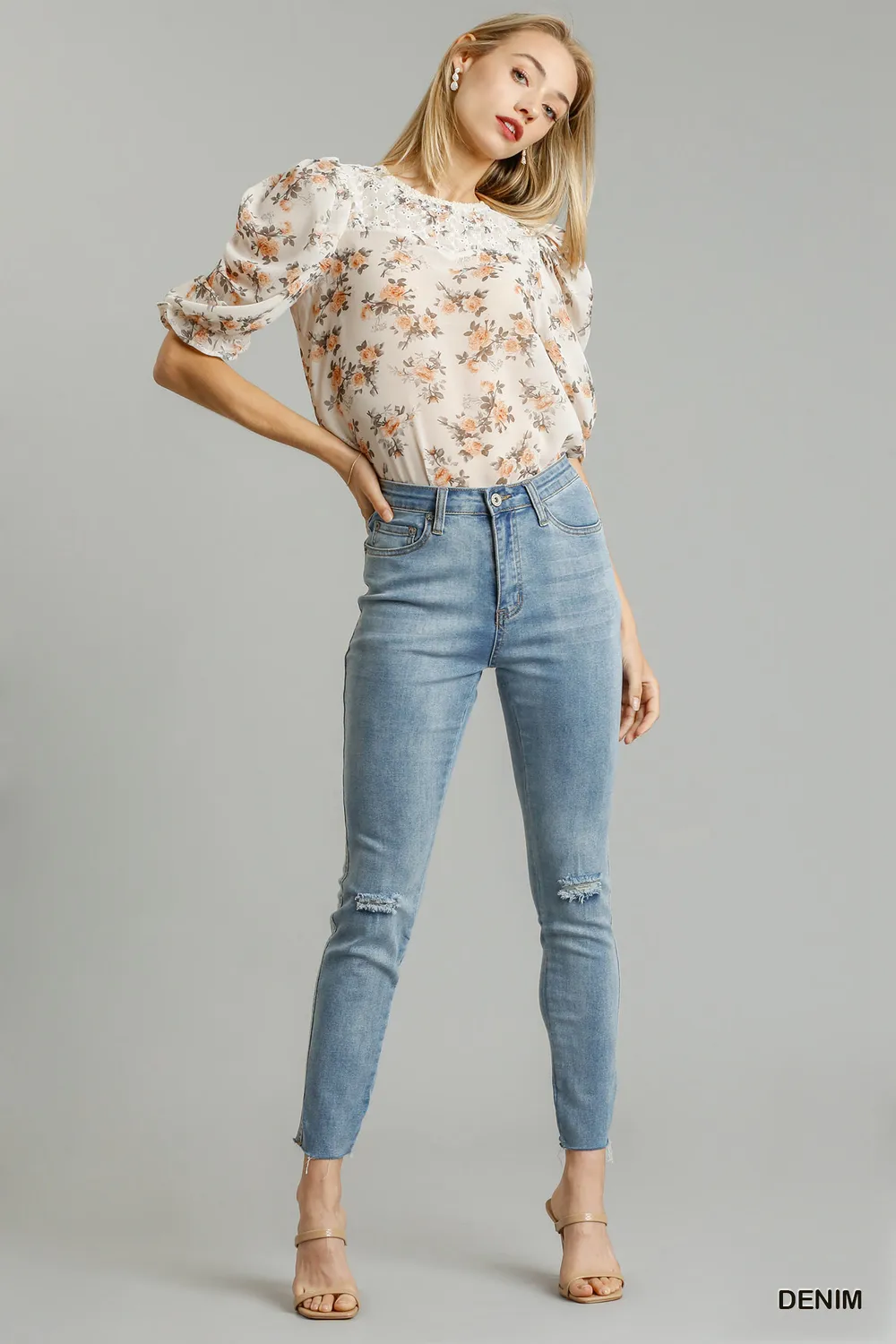 5-Pockets Distressed Detail Stretch Denim Skinny Jeans with Unfinished Hem