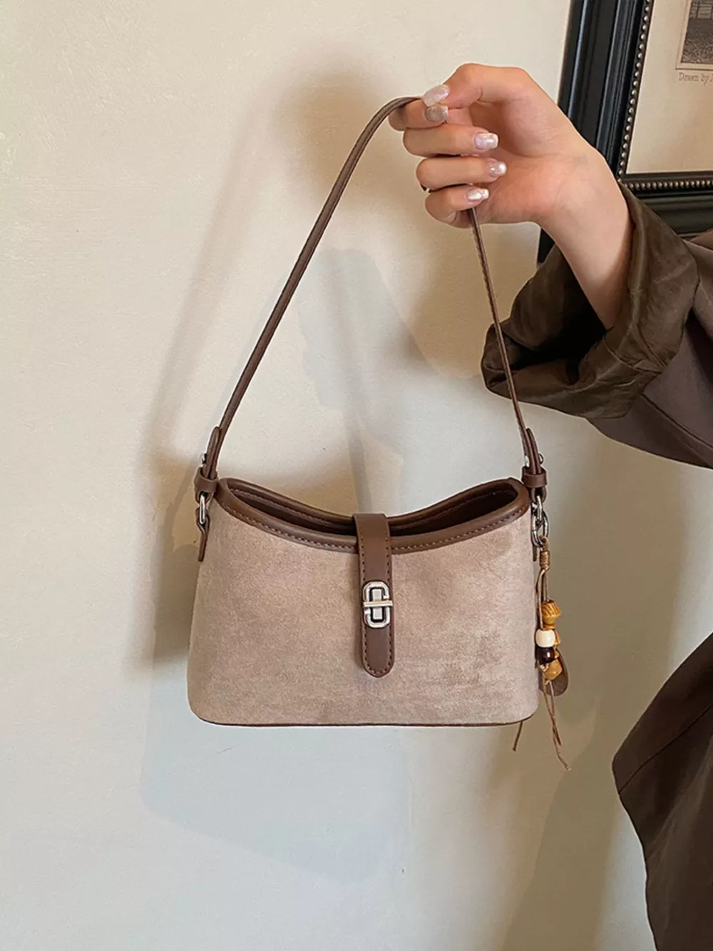 Vintage Buckle Detail Shoulder Bag, image 13