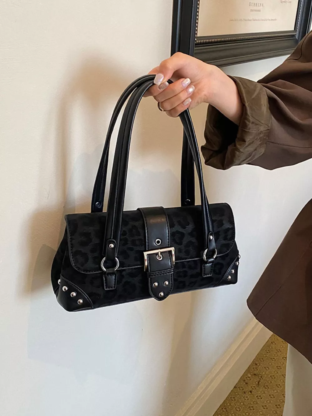 Leopard Buckle Detail Shoulder Bag, image 3