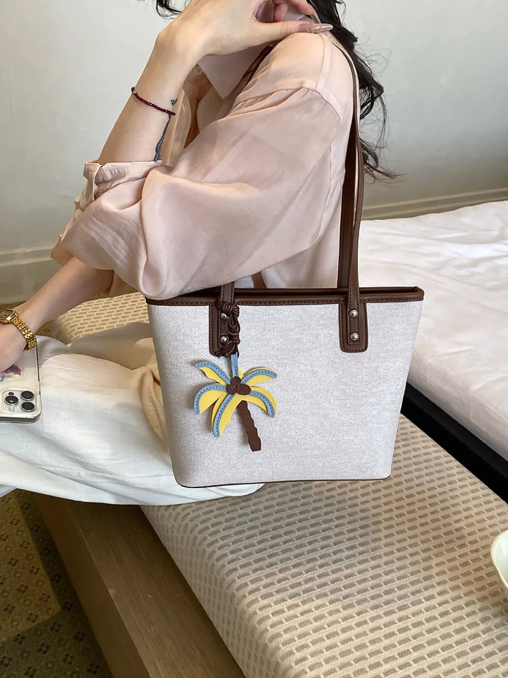 Contrast Trim Shoulder Bag with Tropical Palm Tree Charm, image 8