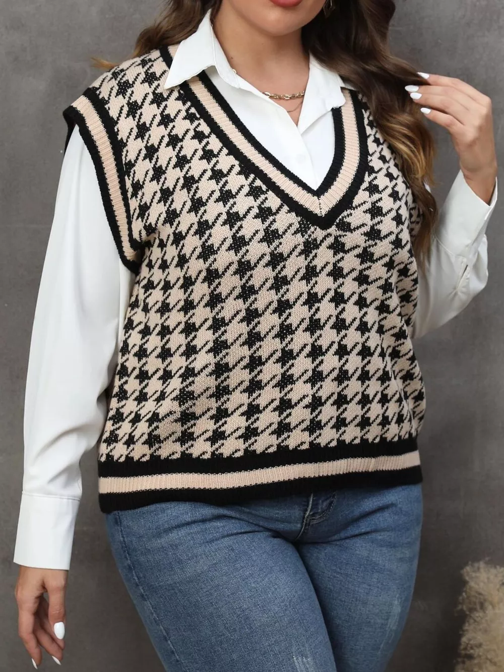 Plus Size Houndstooth V-Neck Knit Sweater Vest, image 2