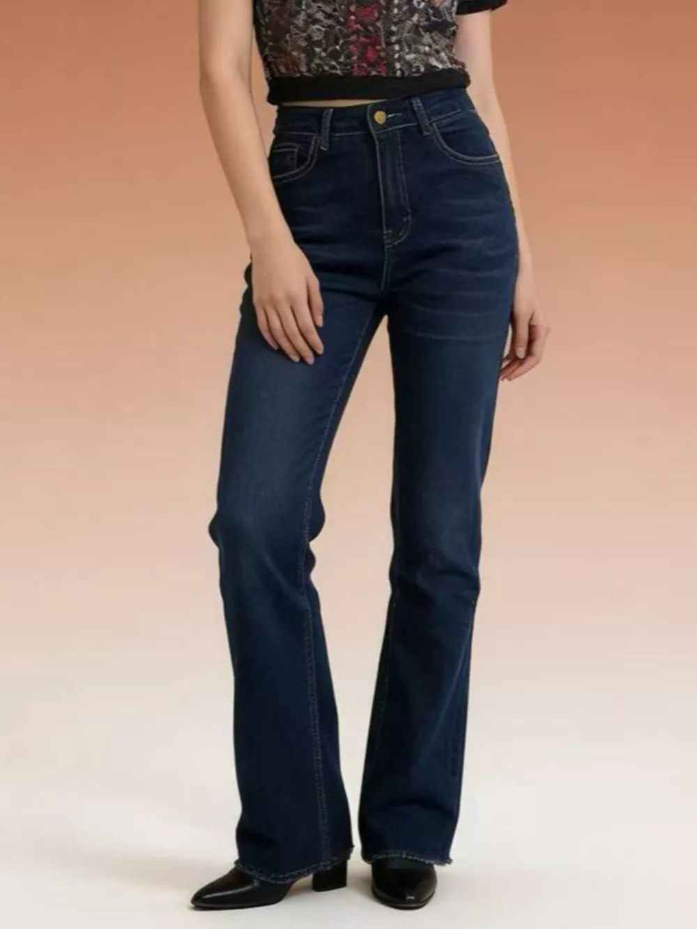 High-Waisted Bootcut Jeans, image 3