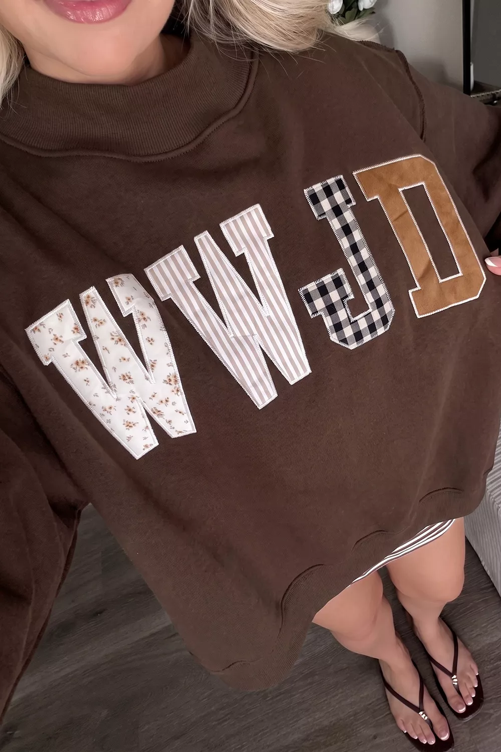 WWJD Mixed Pattern Embroidered Patch Graphic Mock Neck Sweatshirt, image 3