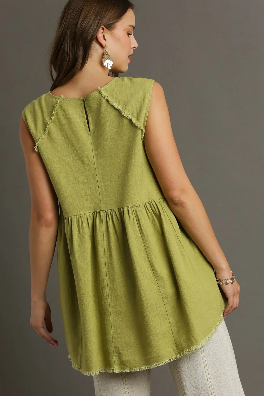 Full Size Raw Hem Linen Round Neck Sleeveless Top Plus Size, image 3