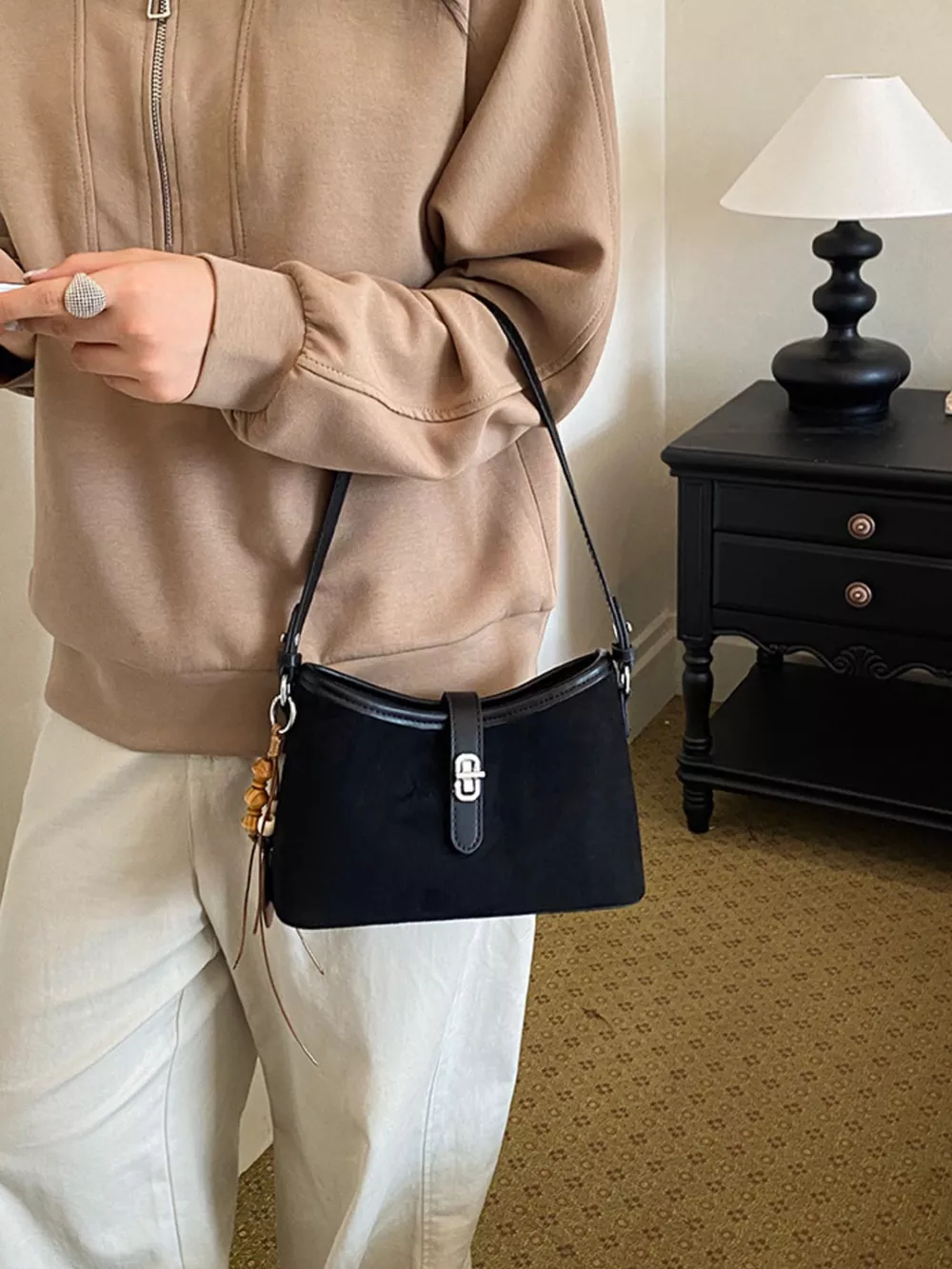 Vintage Buckle Detail Shoulder Bag, image 5