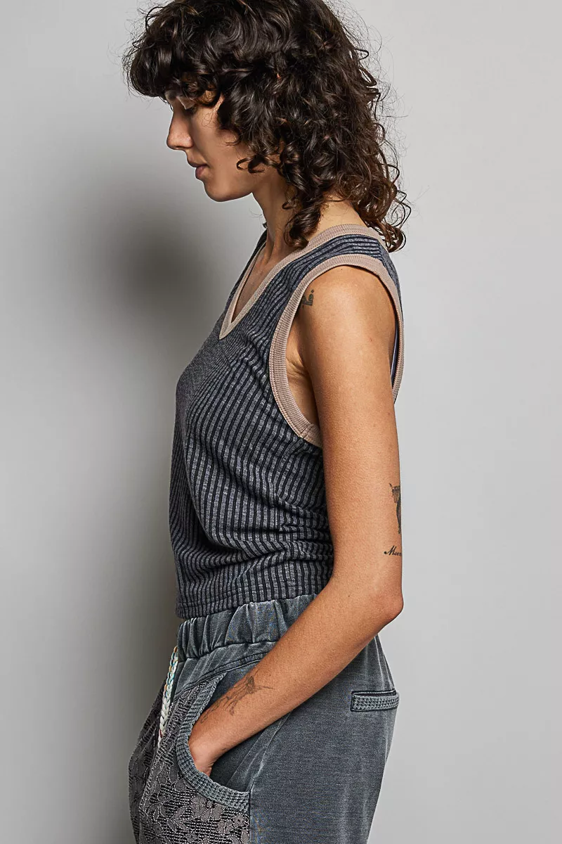 V-Neck Contrast Ribbed Sleeveless Tank, image 3