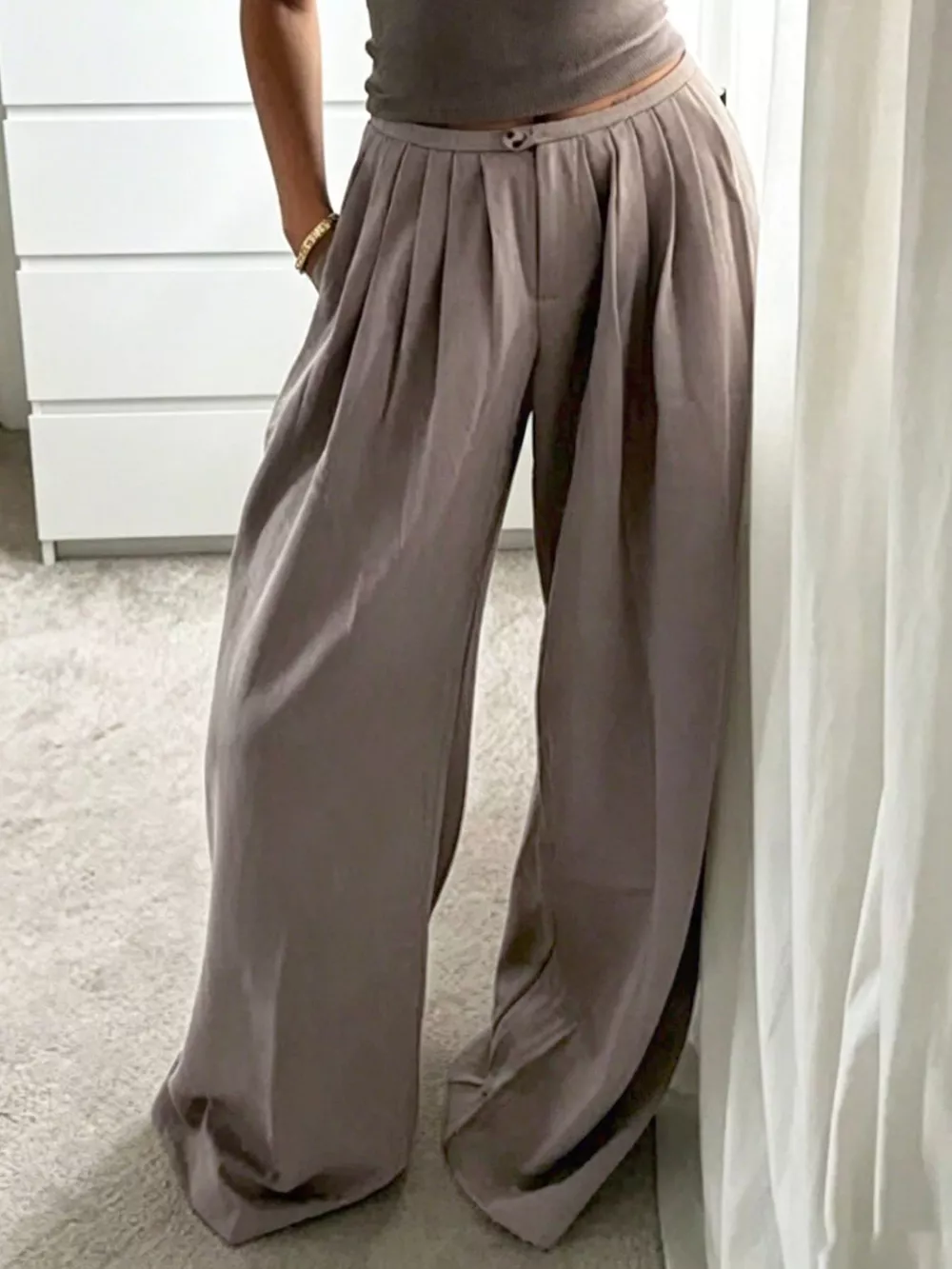 Wide-Leg Pleated Pants, image 3