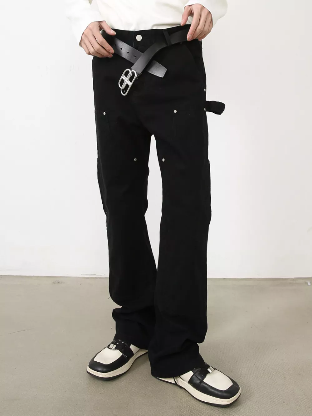 Men's Rivet-Detailed Straight-Leg Jeans