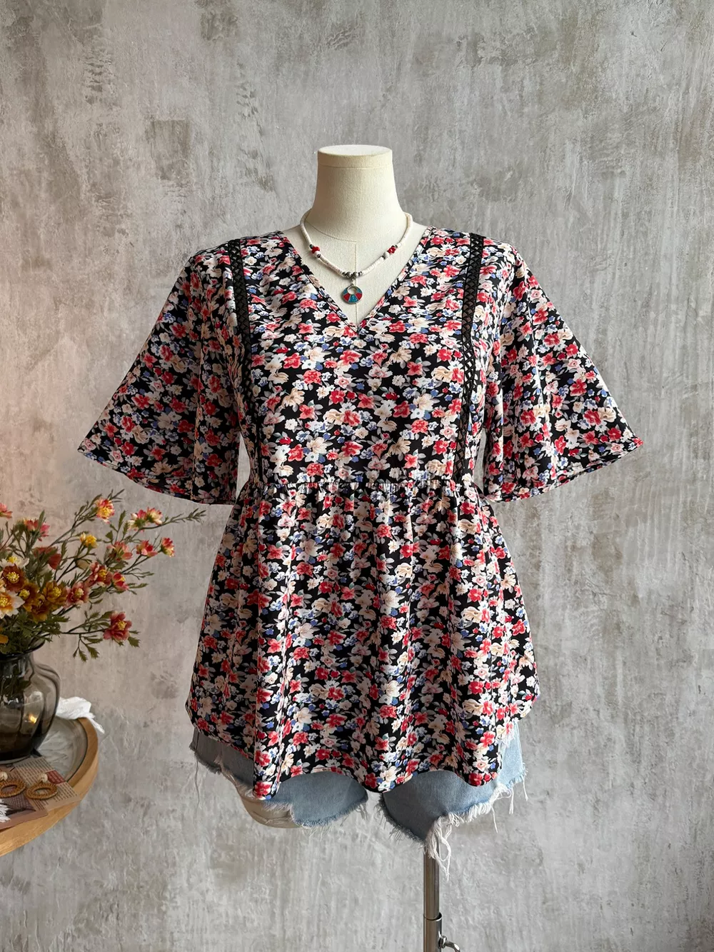 Plus Size Floral Print V-Neck Short Sleeve Blouse, image 3