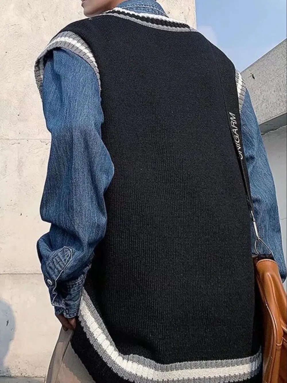 Men's Contrast Trim Sweater Vest, image 5