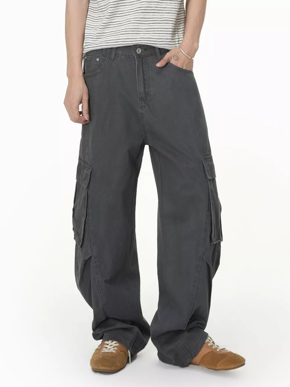 Men's Loose-Fit Cargo Jeans