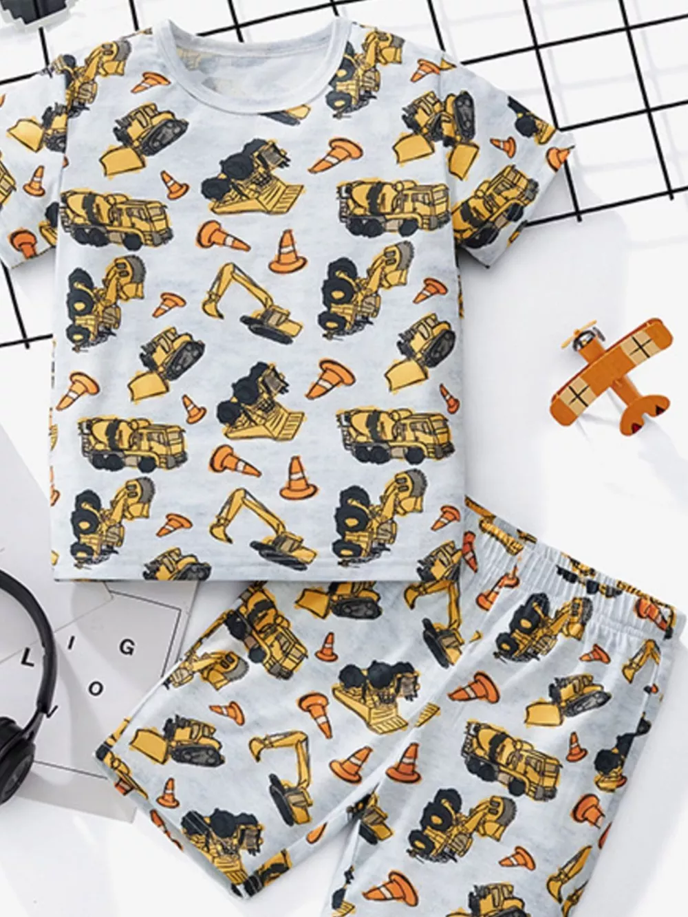 Children's Construction Vehicle Print Round Neck Tee and Shorts Set