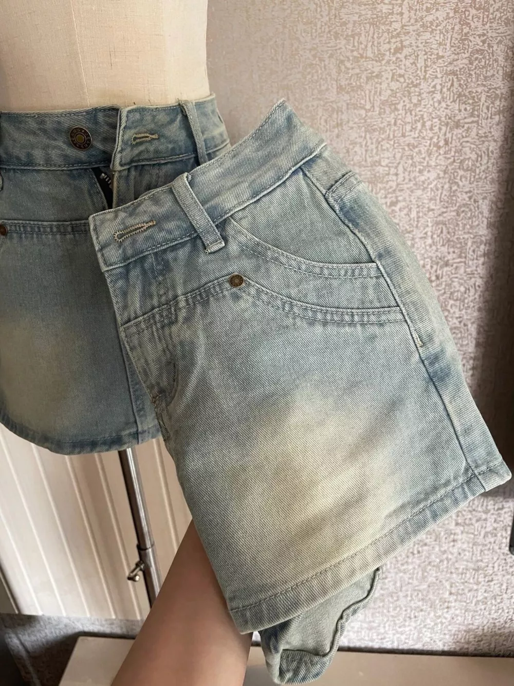 High-Waisted Denim Shorts, image 4