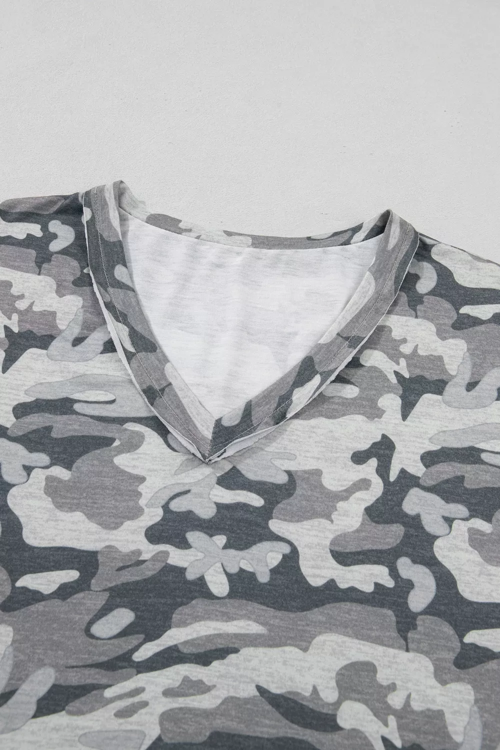 Camouflage Print Raw Edge V Neck Tee, image 8