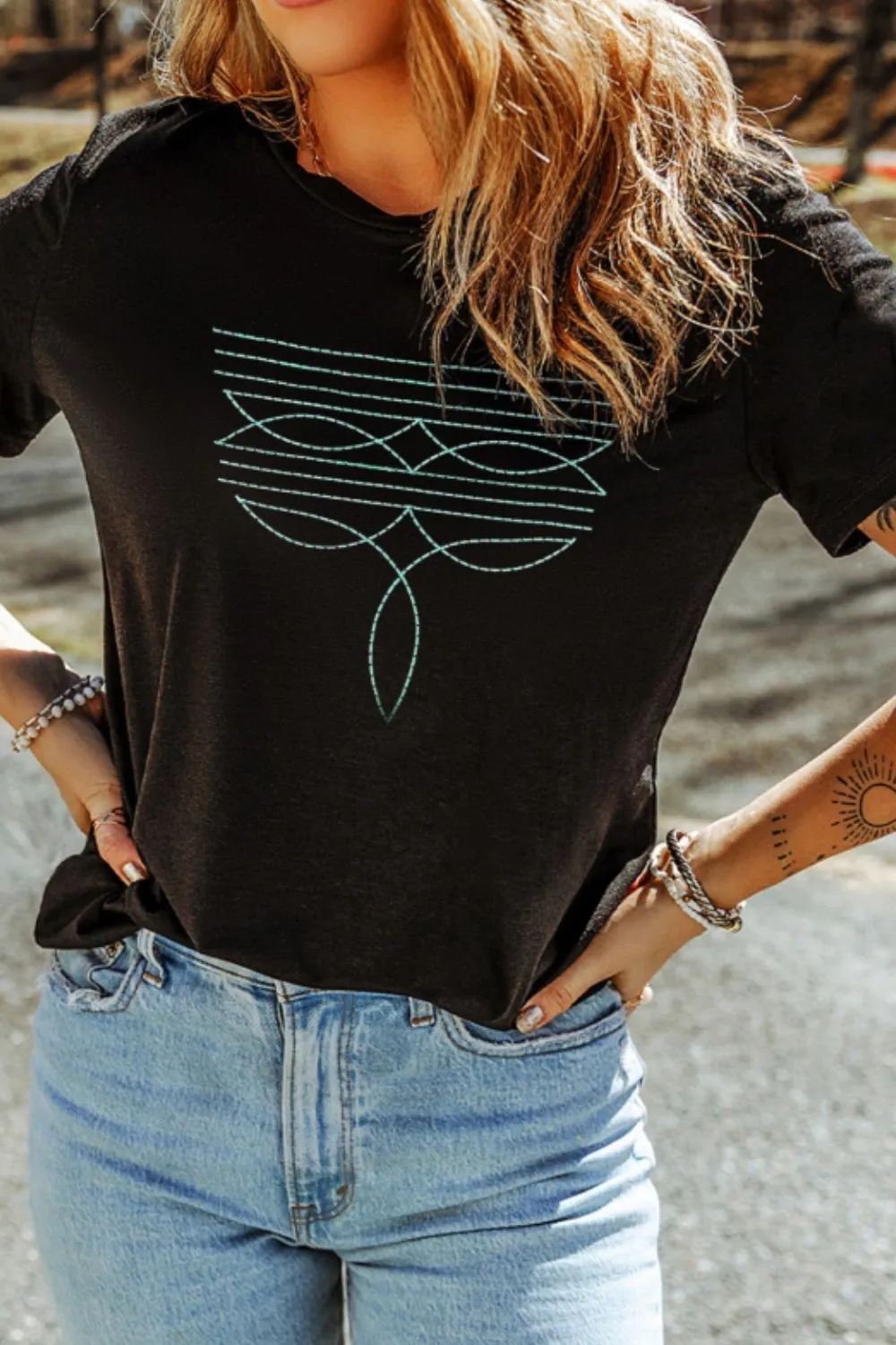 Embroidered Round Neck Short Sleeve T-Shirt