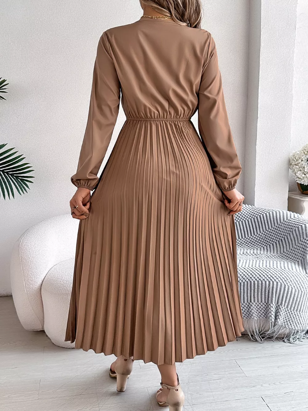 Lace Detail V-Neck Pleated Dress, image 11