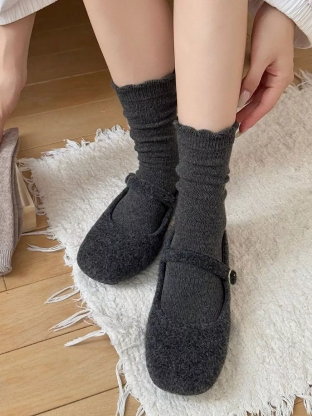 Vintage Hollow-Out Knit Mid-Calf Socks, image 3