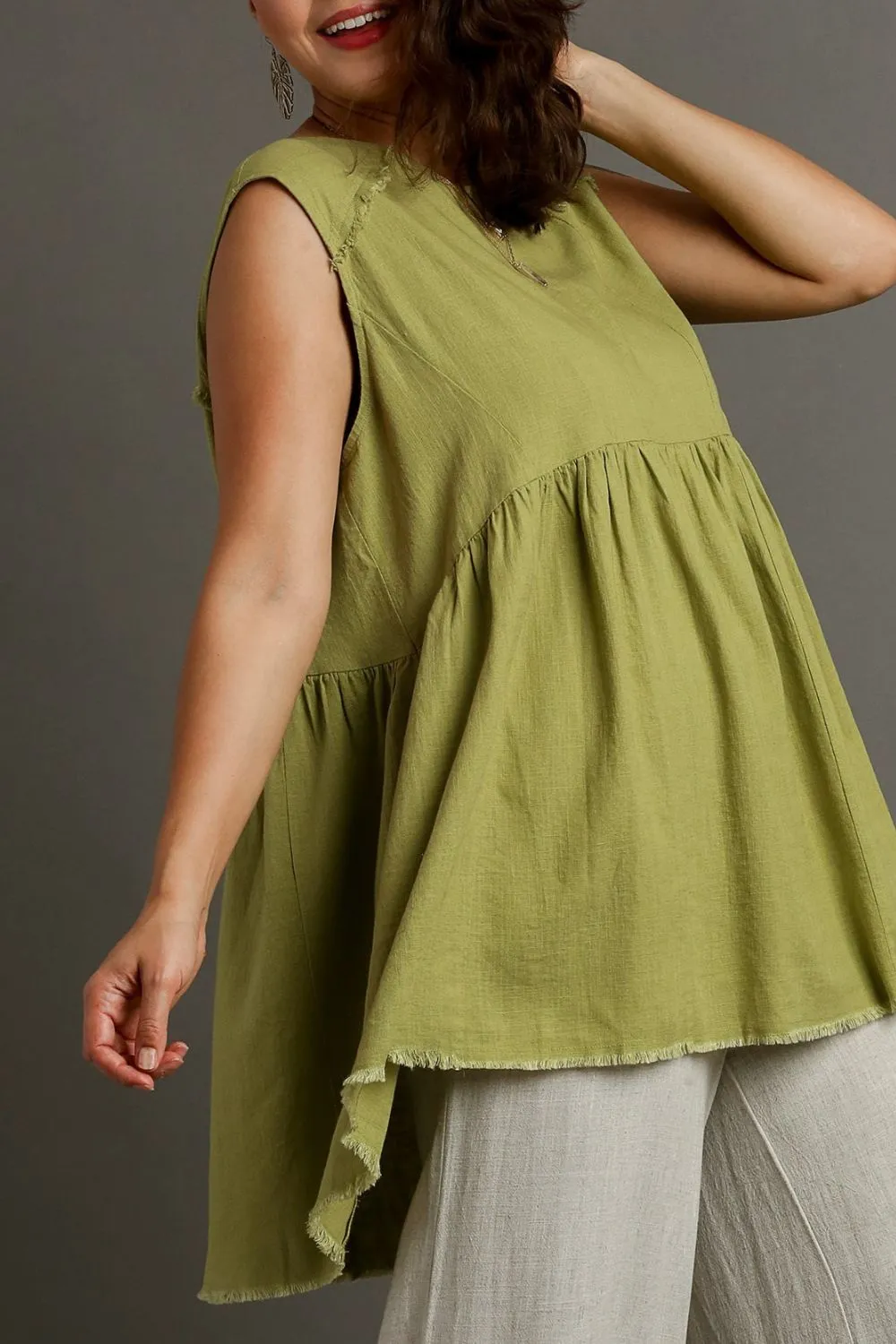 Full Size Raw Hem Linen Round Neck Sleeveless Top Plus Size, image 5