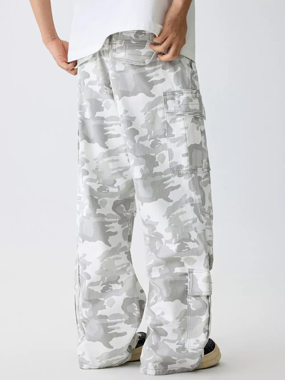 Men's Relaxed Fit Camo Cargo Pants, image 2