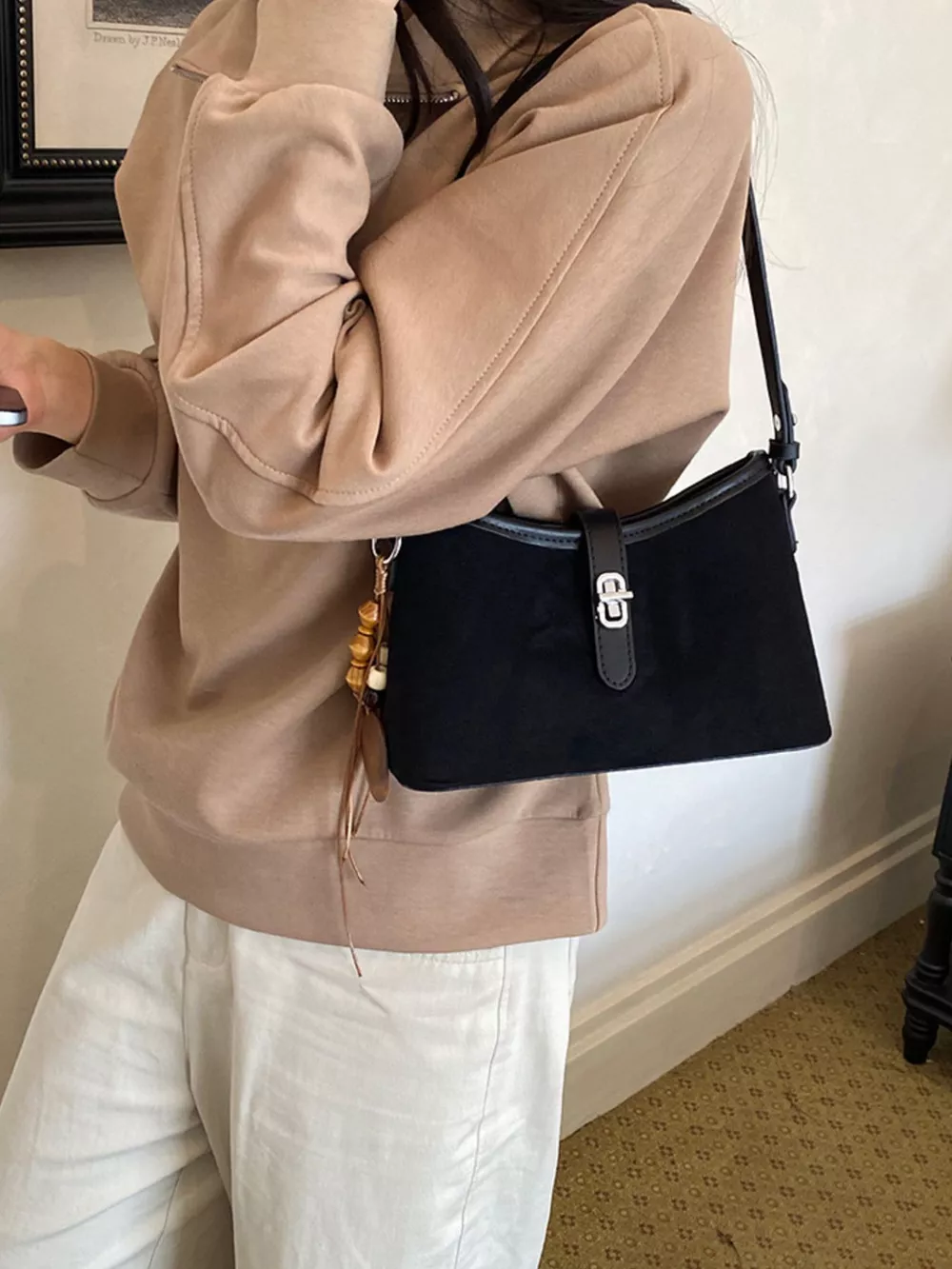 Vintage Buckle Detail Shoulder Bag