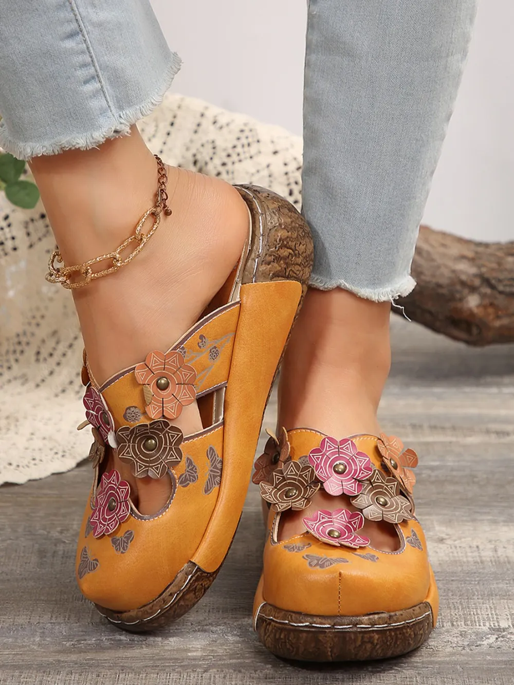 Floral Round Neck Sandals, image 3