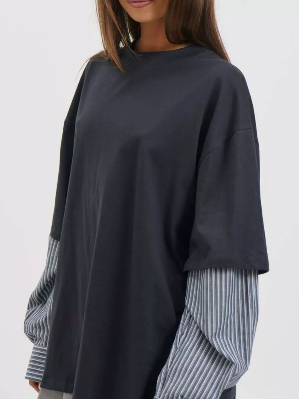 Oversized Layered-Look T-Shirt with Striped Sleeves, image 3