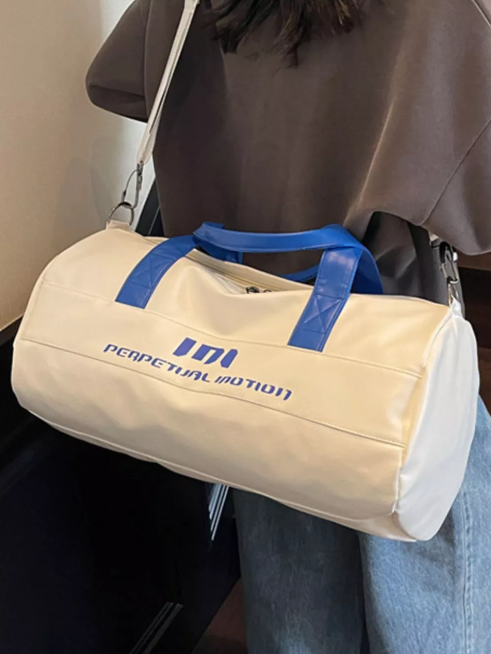 Lightweight Travel Duffel Bag with Shoulder Strap, image 9