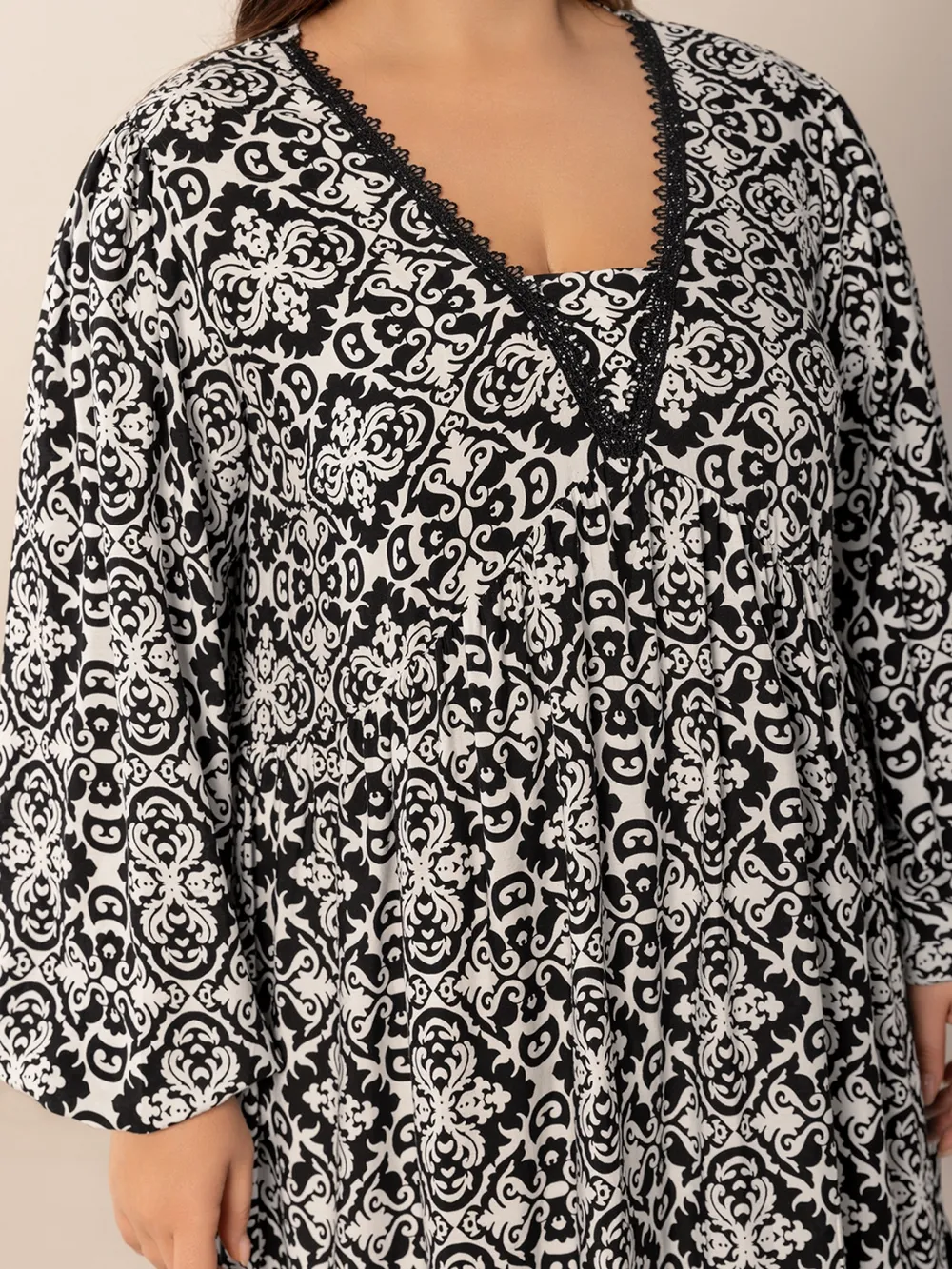 Plus Size Lace Detail Printed Balloon Sleeve Dress, image 2