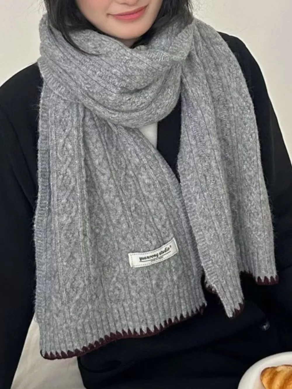 Cozy Knitted Cable-Knit Scarf with Contrast Trim, image 4