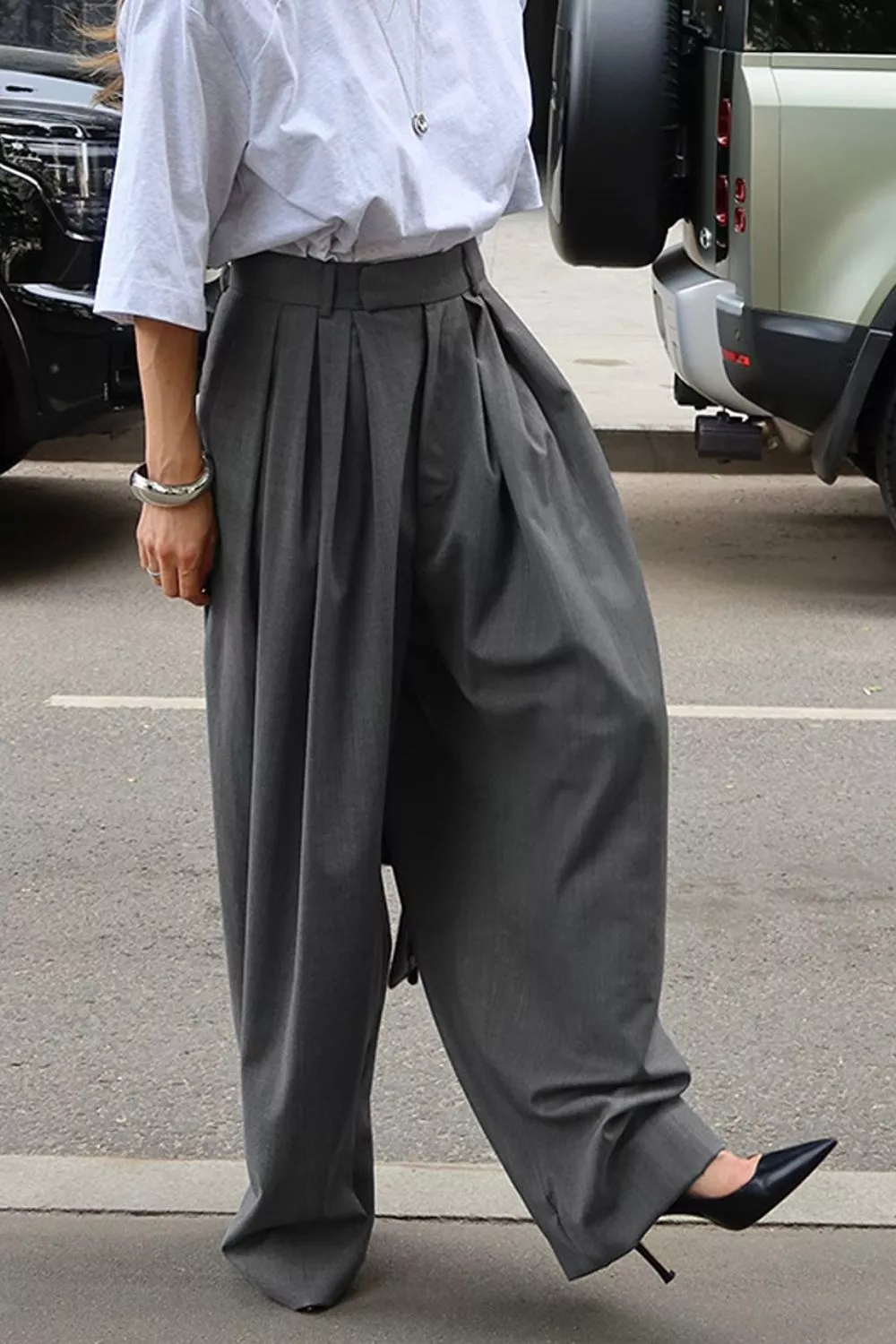 High-Waisted Wide-Leg Pleated Pants, image 6