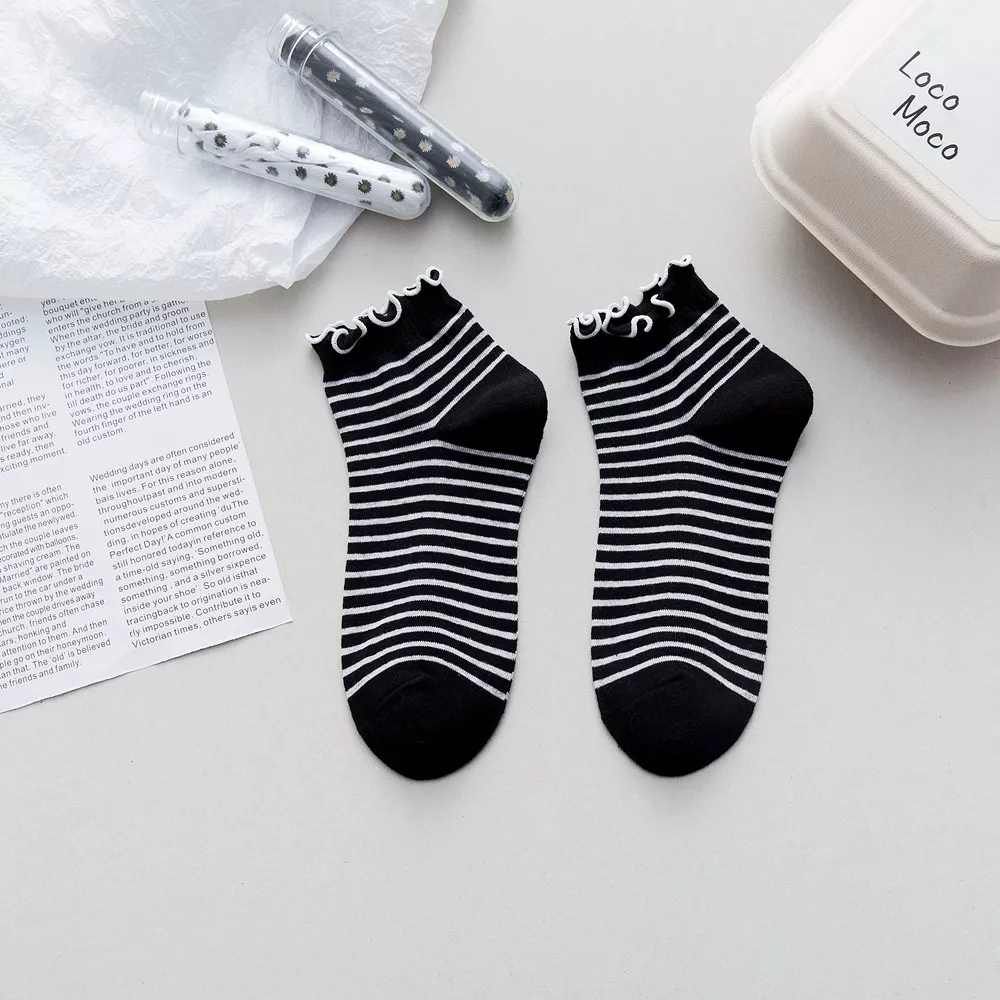 Ruffle Edge Ankle Socks