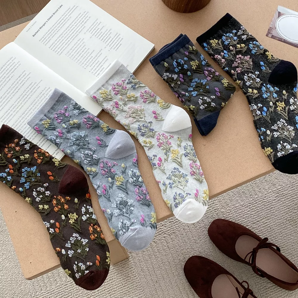 5 Pair Vintage Floral Embroidered Crew Socks, image 4