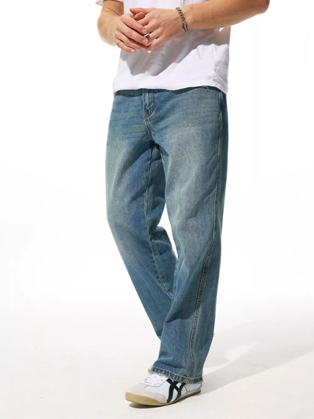 Men's Relaxed Fit Wash Jeans, image 3