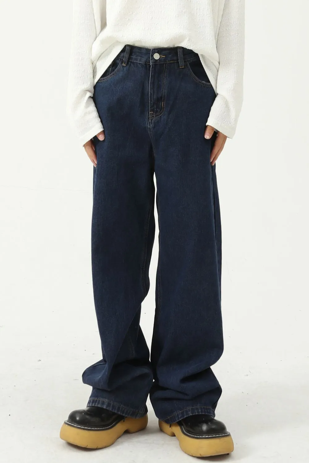 Mid Rise Jeans with Pockets, image 2