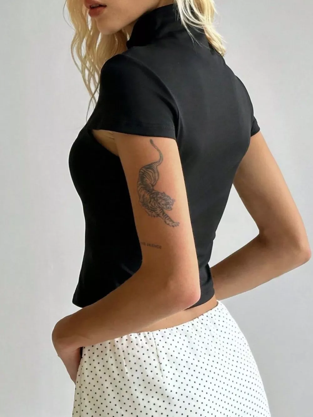 Hook and Eye Front Short Sleeve T-Shirt, image 6
