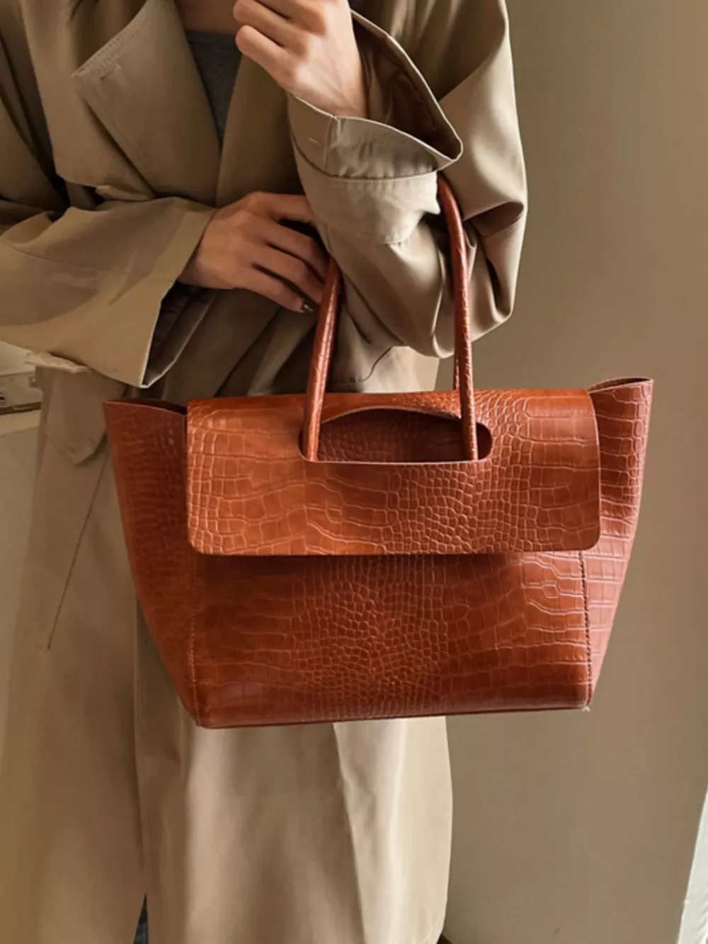 Crocodile-Embossed Shoulder Bag, image 7