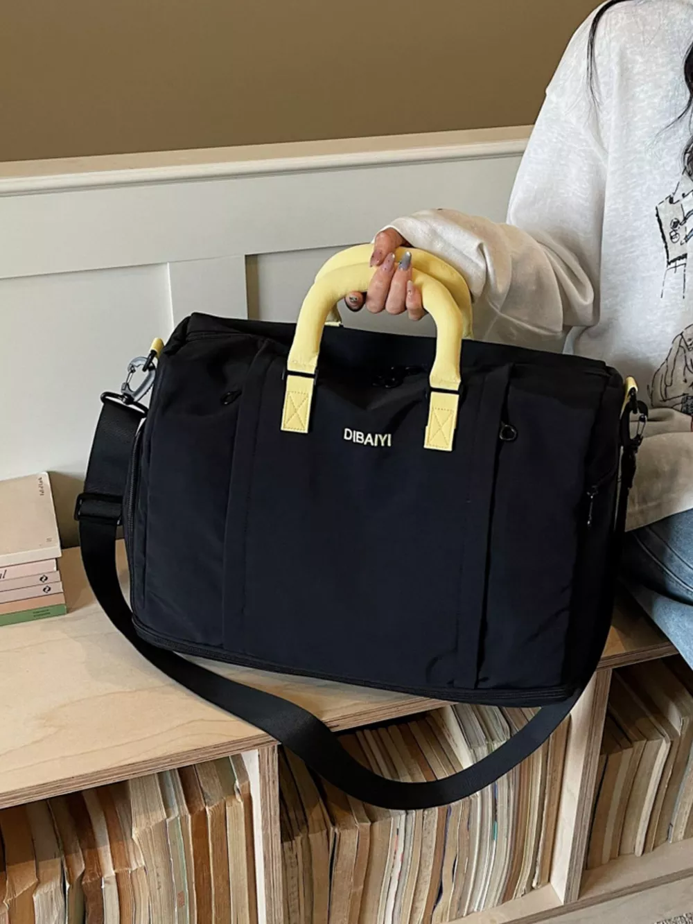 Durable Travel Duffel Bag with Comfortable Contrast Handle, image 7