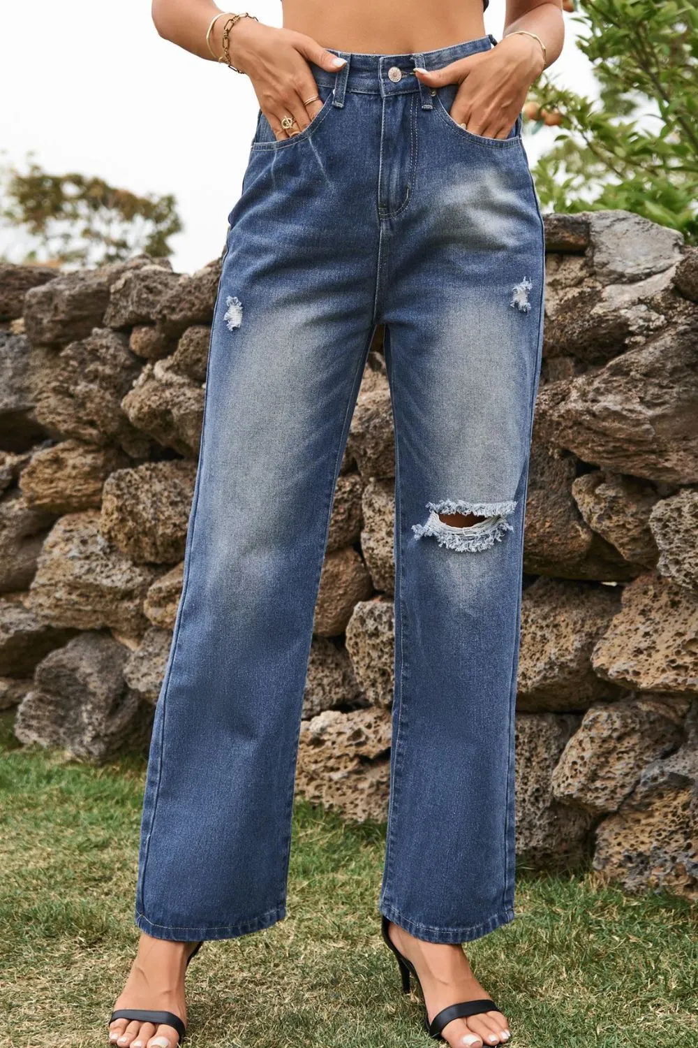 Distressed Buttoned Loose Fit Jeans, image 2