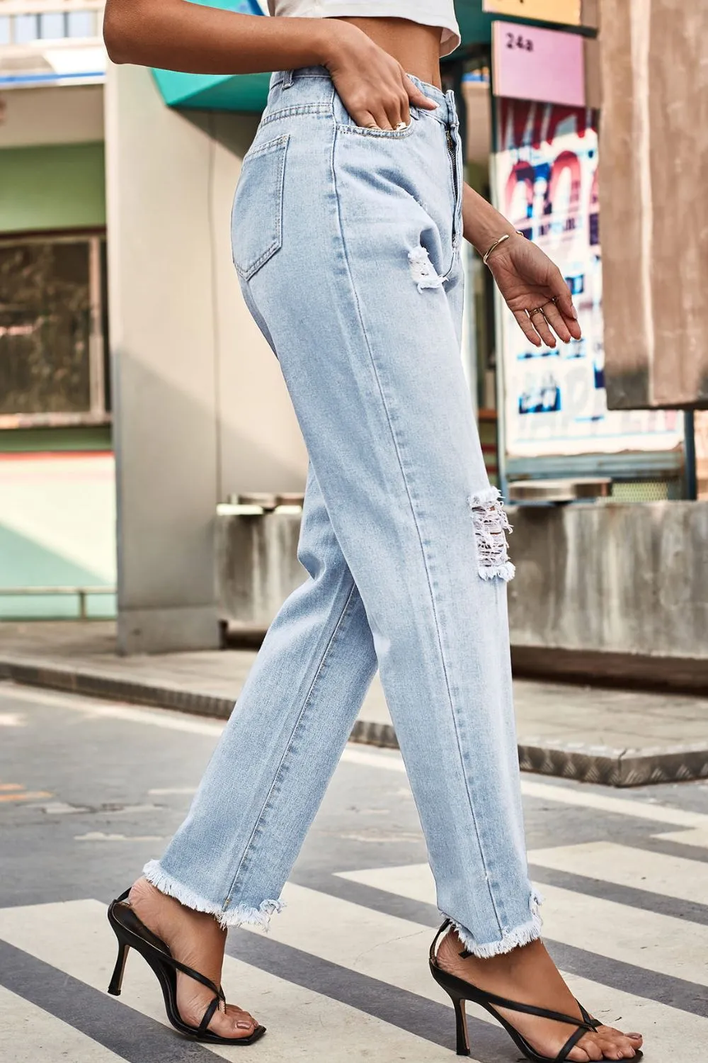 Distressed Buttoned Loose Fit Jeans, image 2