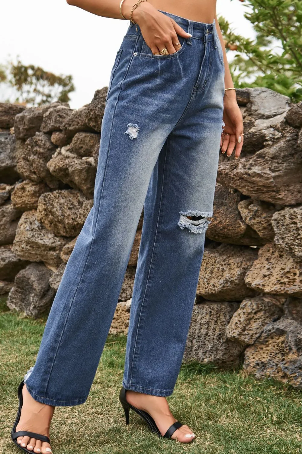 Distressed Buttoned Loose Fit Jeans, image 3