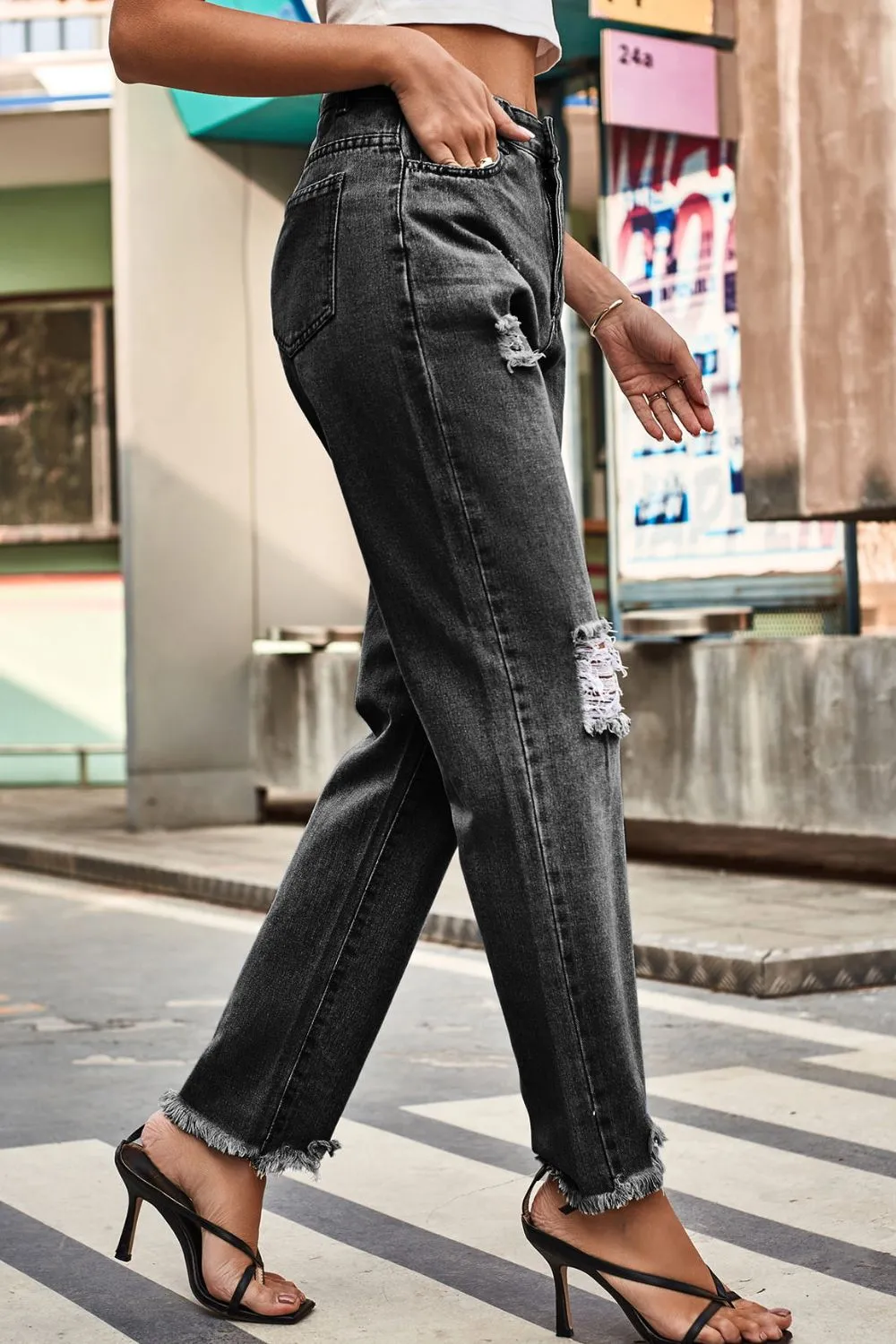 Distressed Buttoned Loose Fit Jeans, image 3