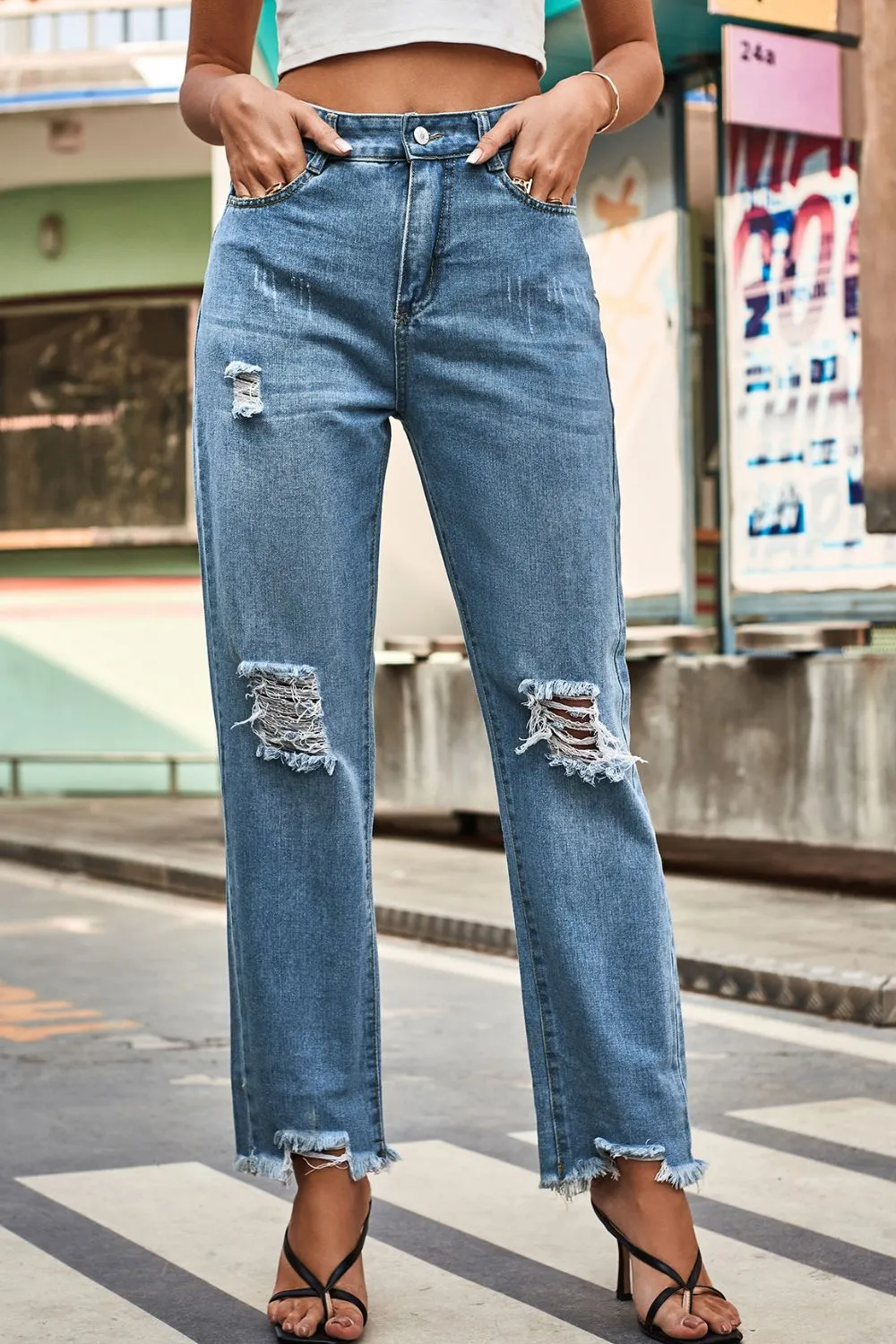 Distressed Buttoned Loose Fit Jeans, image 4
