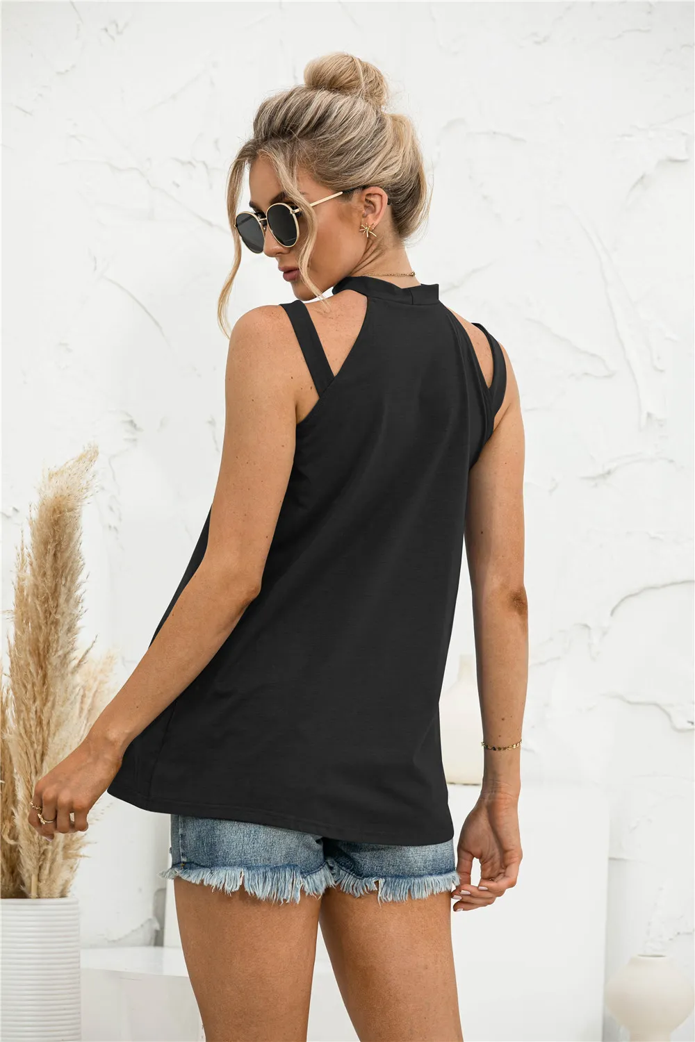 Cutout Mock Neck Tank, image 3