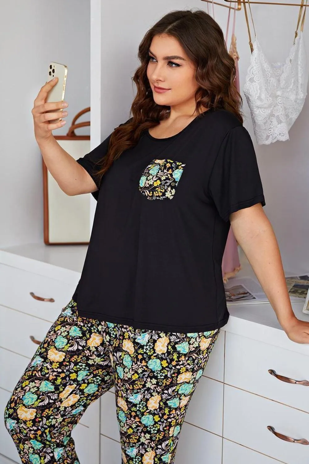 Plus Size Contrast Round Neck Tee and Floral Pants Lounge Set, image 7