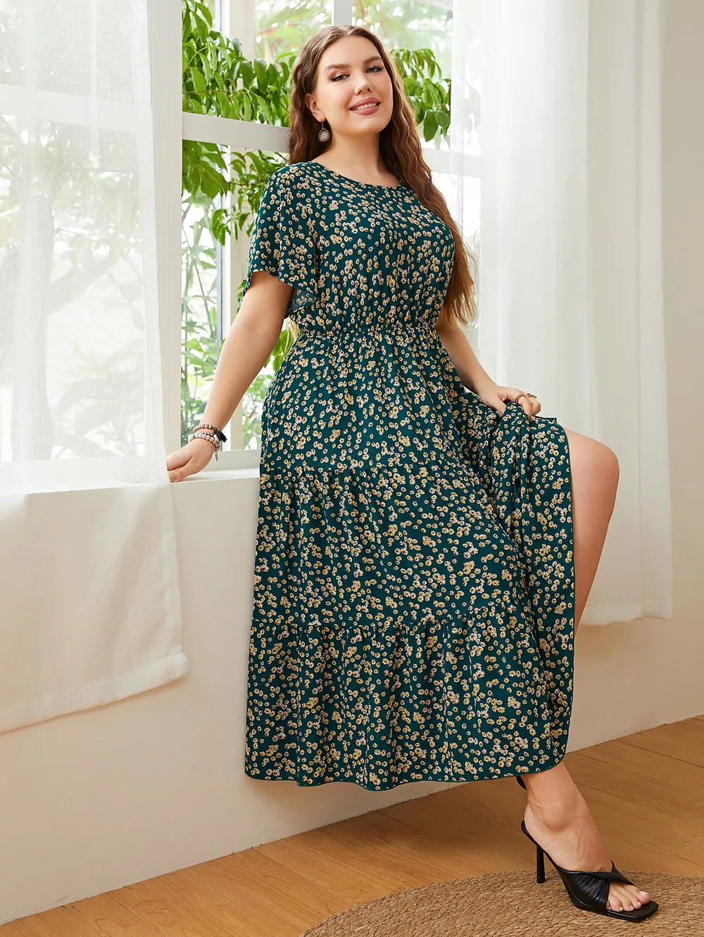 Plus Size Floral Round Neck Short Sleeve Midi Dress, image 3