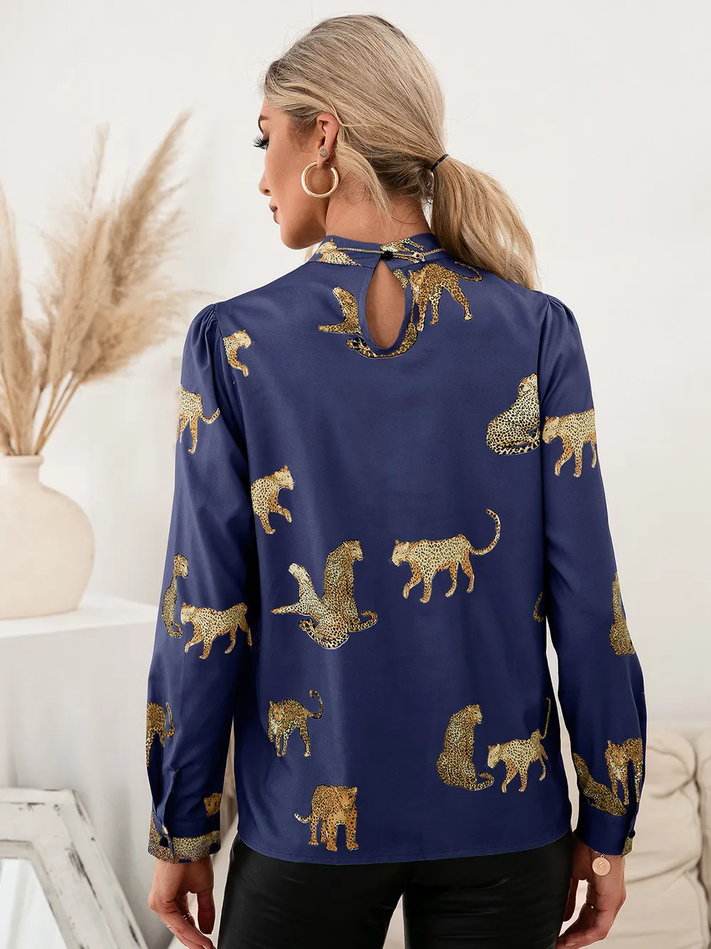Leopard Graphic Mock Neck Puff Sleeve Blouse, image 4
