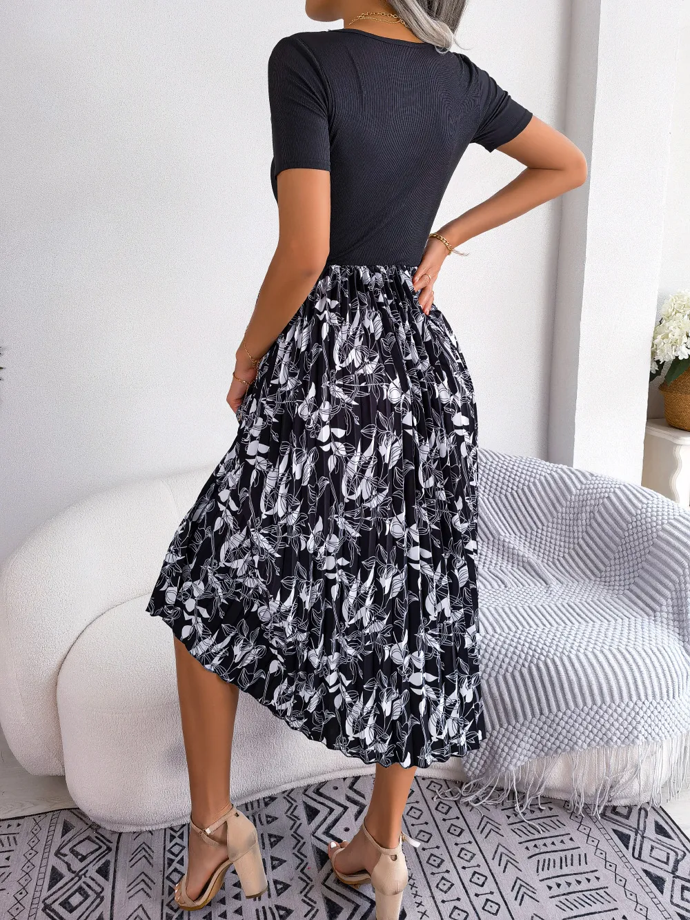 Printed Round Neck Pleated Dress, image 6