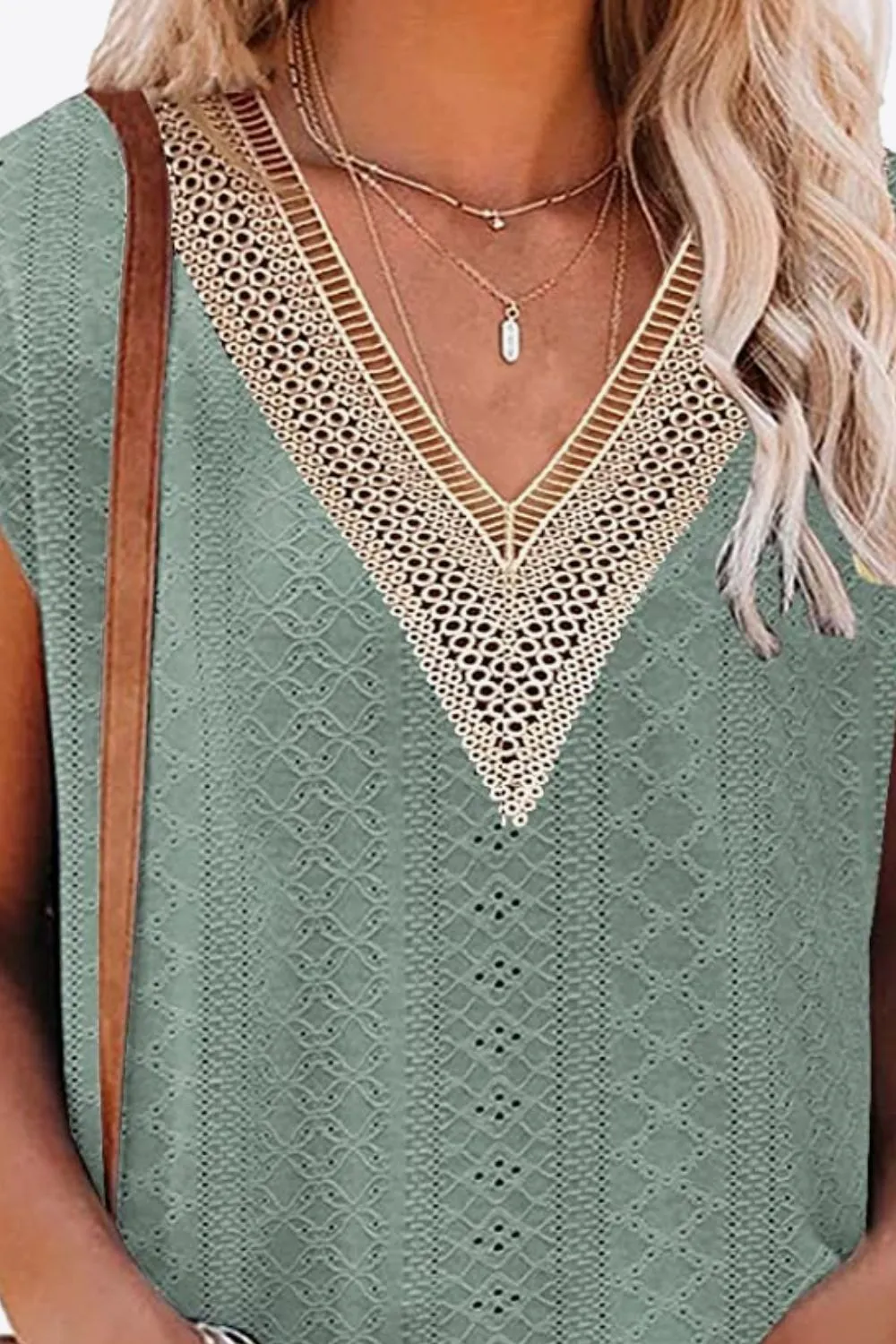 Eyelet Contrast V-Neck Tee, image 4