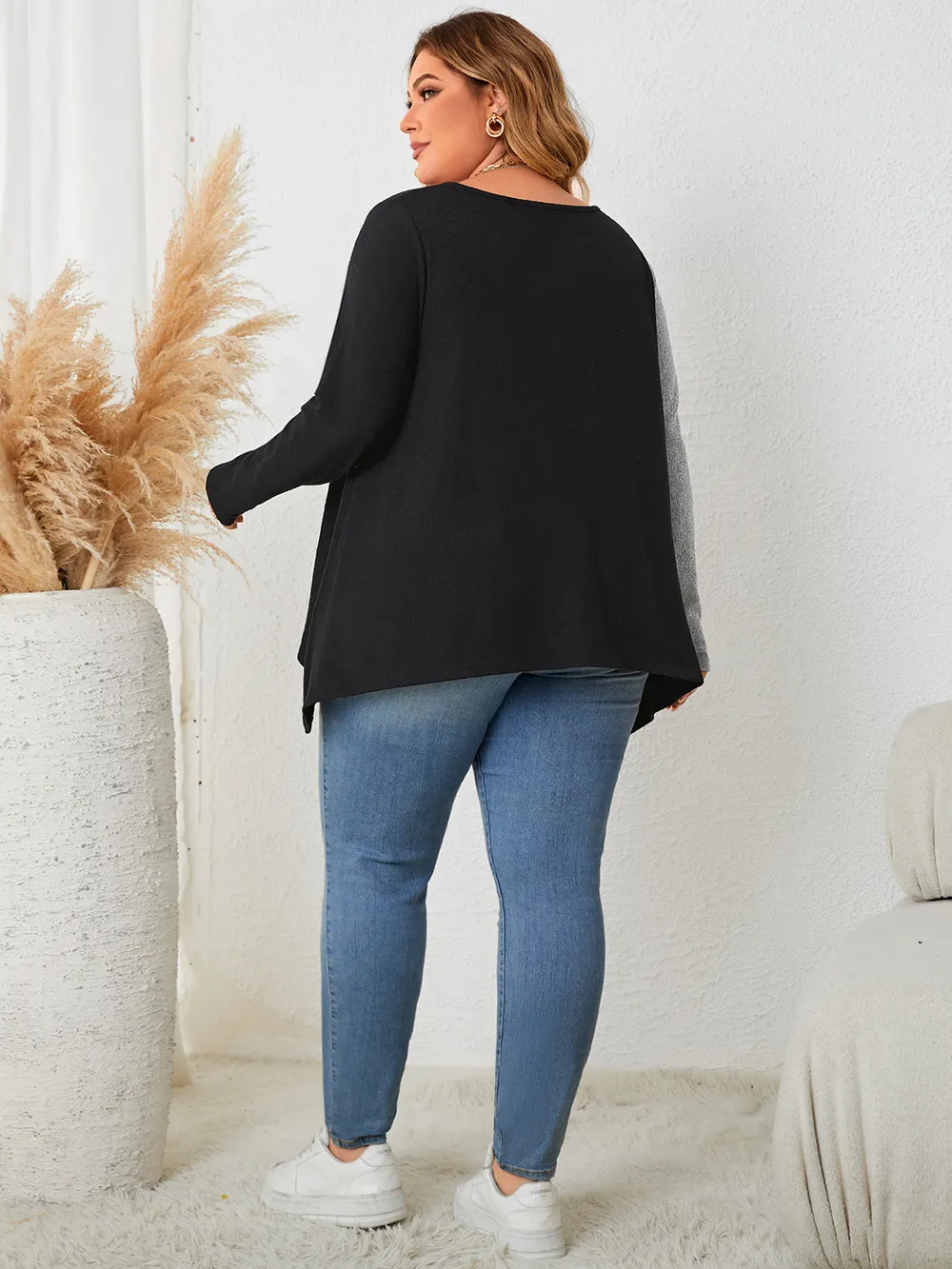 Plus Size Contrast Notched Neck T-Shirt, image 2
